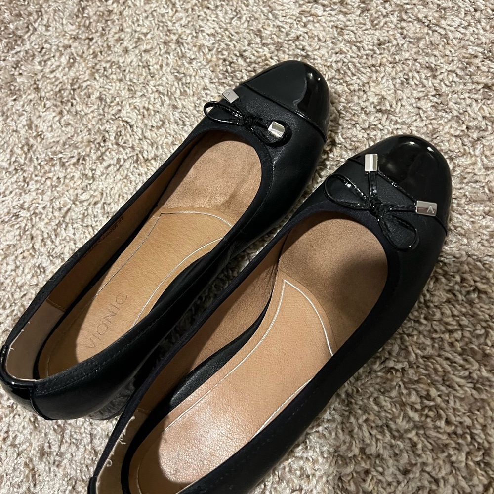 Vionic Mod Daphne Pumps size 8